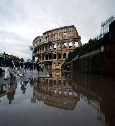 منظر من روما، حيث هطلت أمطار غزيرة وشديدة على العاصمة الايطالية صباح أمس