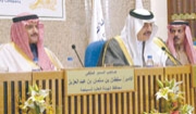  سمو الأمير محمد بن فهد اثناء افتتاحه الملتقى