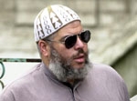 ابو حمزة المصري مهدد بالطرد من المسجد