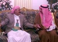 الرئيس اليمني وأمير جازان لدى مغادرته أراضي المملكة