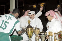 سمو الأمير خالد بن عبدالله اثناء تكريم اللاعبين