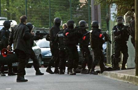 قوات الشرطة الفرنسية تداهم مقرات ممثلي مجاهدي خلق في فرنسا