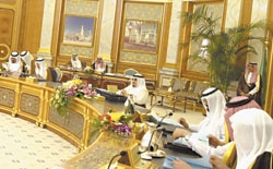خادم الحرمين الشريفين يترأس جلسة مجلس الوزراء