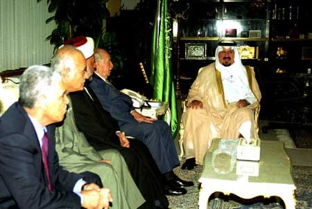 الأمير سلطان يستقبل الوفد الفلسطيني