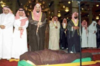  أداء صلاة الميت على الأمير فيصل بن فهد بن محمد