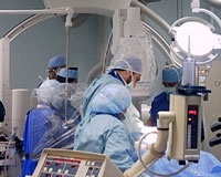  الفريق الجراحي خلال العملية