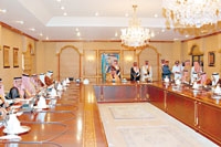 الأمير محمد بن فهد أثناء ترؤسه اجتماع أعضاء جمعية مؤسسي الجامعة