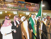 سمو الأمير محمد بن فهد يشارك في العرضة السعودية في احد الاعياد الماضية