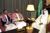 الأمير سلطان ووزير الدفاع اليمني يبحثان موضوعات مشتركة