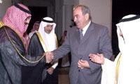  سمو الأمير نايف مرحبا بعلاوي في حفل العشاء امس