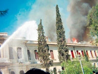 حريق هائل يلتهم مبنى الحقوق في جامعة دمشق