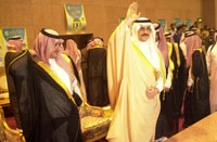 الأمير محمد بن فهد يحيي الجماهير في البطولة السابقة 