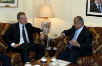 بلير يستمع الى وزير خارجية الاردن في عمان امس