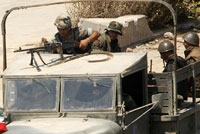 الجنود اللبنانيون يفرضون حصارا محكما على المخيم 