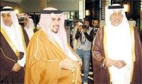 ولي عهد البحرين خلال استقباله الأمير خالد الفيصل