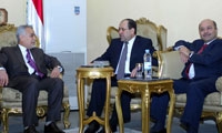 المالكي(وسط) يواصل اتصالاته تمهيدا لتشكيل حكومته الجديدة	