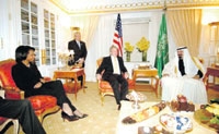  لقطات من استقبال خادم الحرمين الشريفين للرئيس الأمريكي جورج بوش وجلسة المباحثات وتبادل الهدايا 