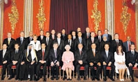 الملكة اليزابيث تستقبل خادم الحرمين الشريفين والقادة المشاركين في قمة العشرين