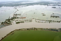 المياه تغمر مساحات شاسعة من ولاية غرب البنغال شرقي الهند