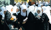 الزي الشرعي بات إلزاميا لطالبات الثانوية في غزة	
