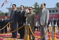 رئيس الوزراء الصيني والزعيم الكوري الشمالي في بيونج يانج	