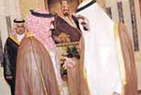 المليك لدى استقباله الأمير محمد بن نواف أمس 