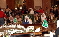 القمة الخليجية تختتم بإقرار الاتحاد النقـدي وتأييد «تام» للمملكـة في مواجهة عدوان المتسـللين