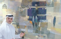 فهد خليف يقف أمام إحدى لوحاته بالمعرض
