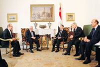 الرئيس المصري مستقبلا نظيره الفلسطيني