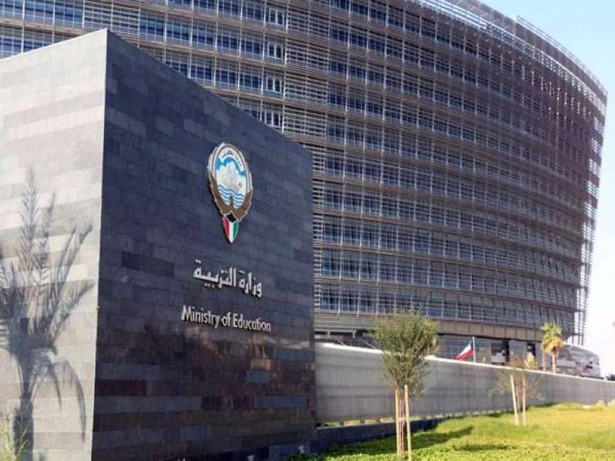 Education Minister: Reviewing and developing curricula is a priority