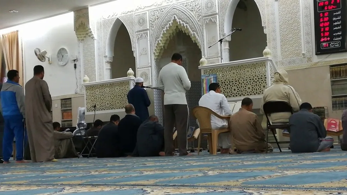 Clerics divided over if it is permissible to attend prayer when ill or not