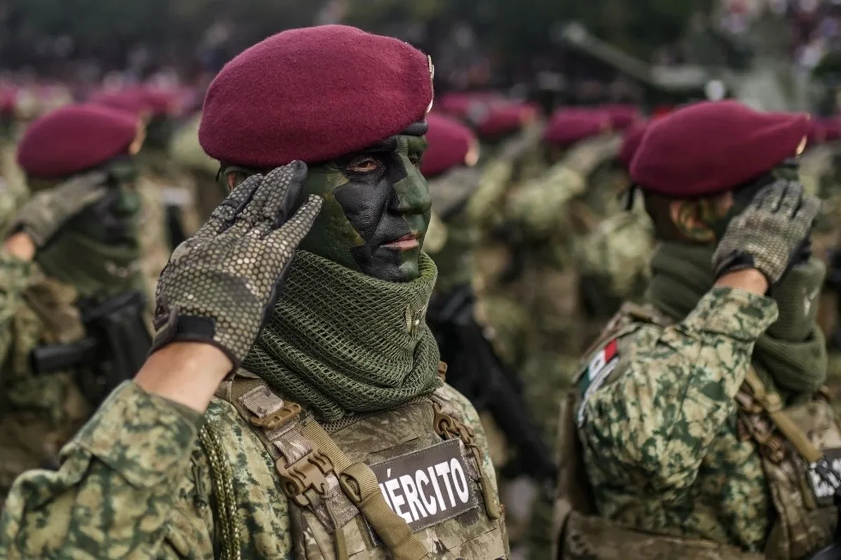 Mexican soldiers will get a pay raise after elimination of oversight agencies: president