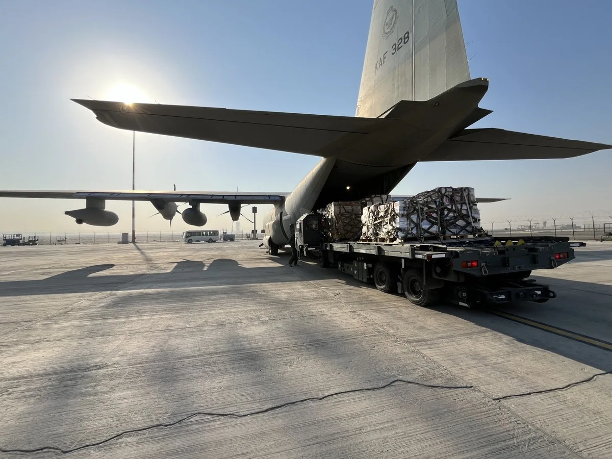Kuwait's tenth relief flight departs to Lebanon with 9 tons of food aid