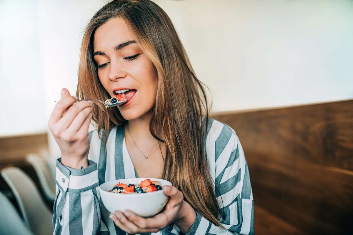 Breaking free from junk food: The inspiring journey of a woman's fitness success