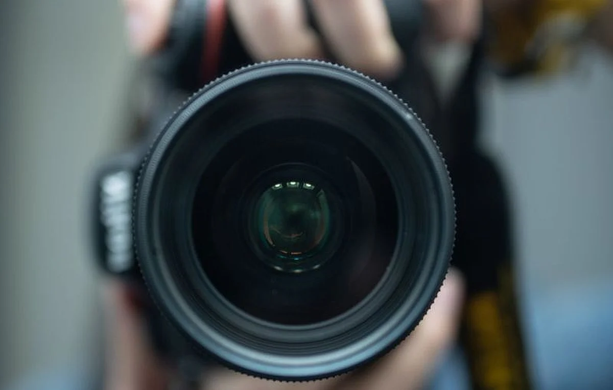 Filming in Public Not a Crime, Photographer Acquitted in Hijab Privacy Case