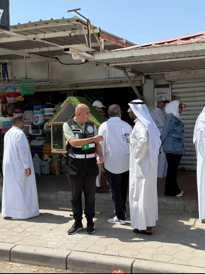 Unlicensed Shops, Street Vendors Caught in Al-Rai's Bird Market