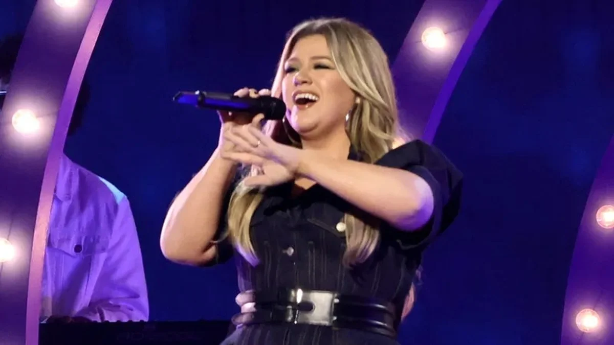 Kelly Clarkson cancels first Las Vegas shows moments before debut