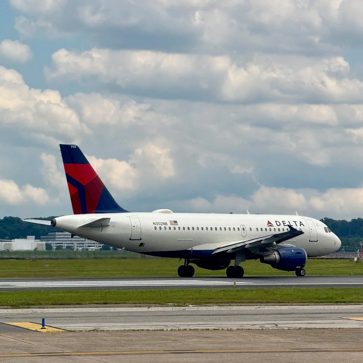 Turbulence injures 25 passengers and forces Delta flight to land
