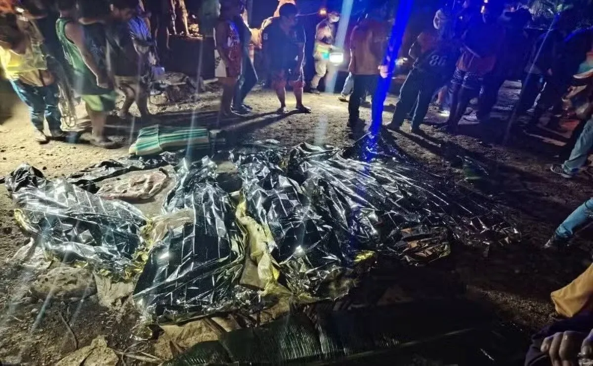 8 killed, 15 injured after truck falls into ravine in southern Philippines