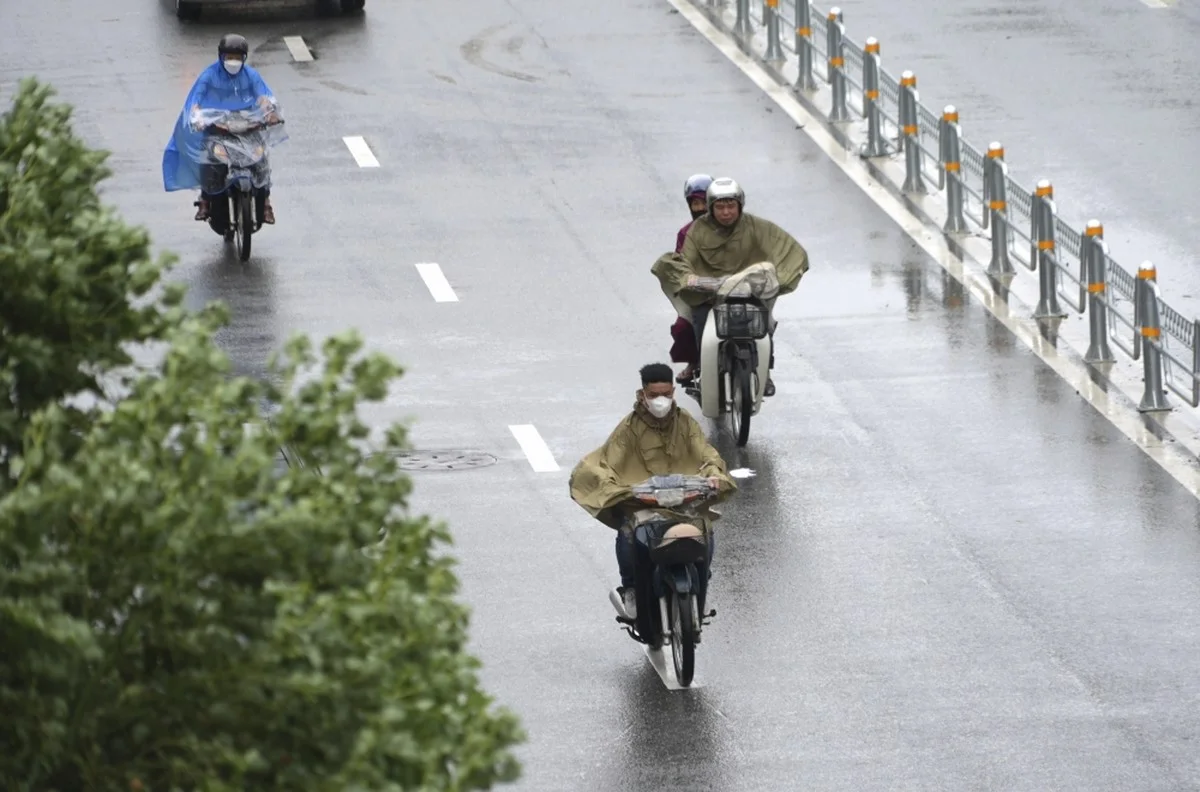 2 killed in flash flooding in central Vietnam