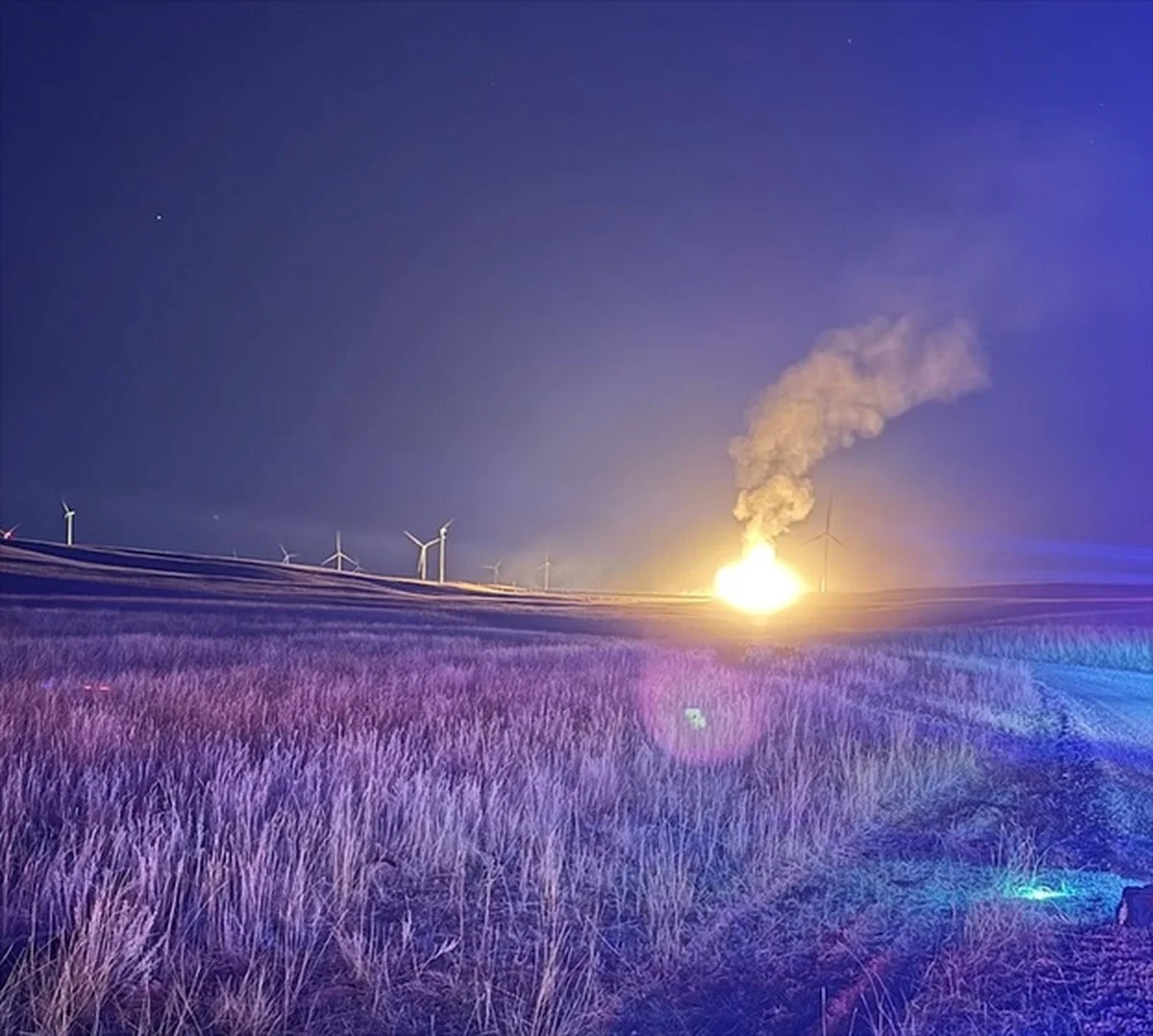 Natural gas pipeline ruptures in southern Wyoming, sending up huge flame