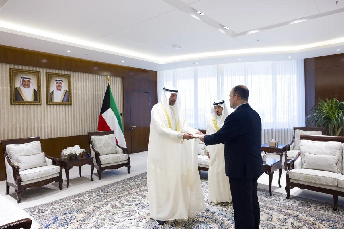 New ambassadors of UK, Ukraine present credentials to Kuwait FM