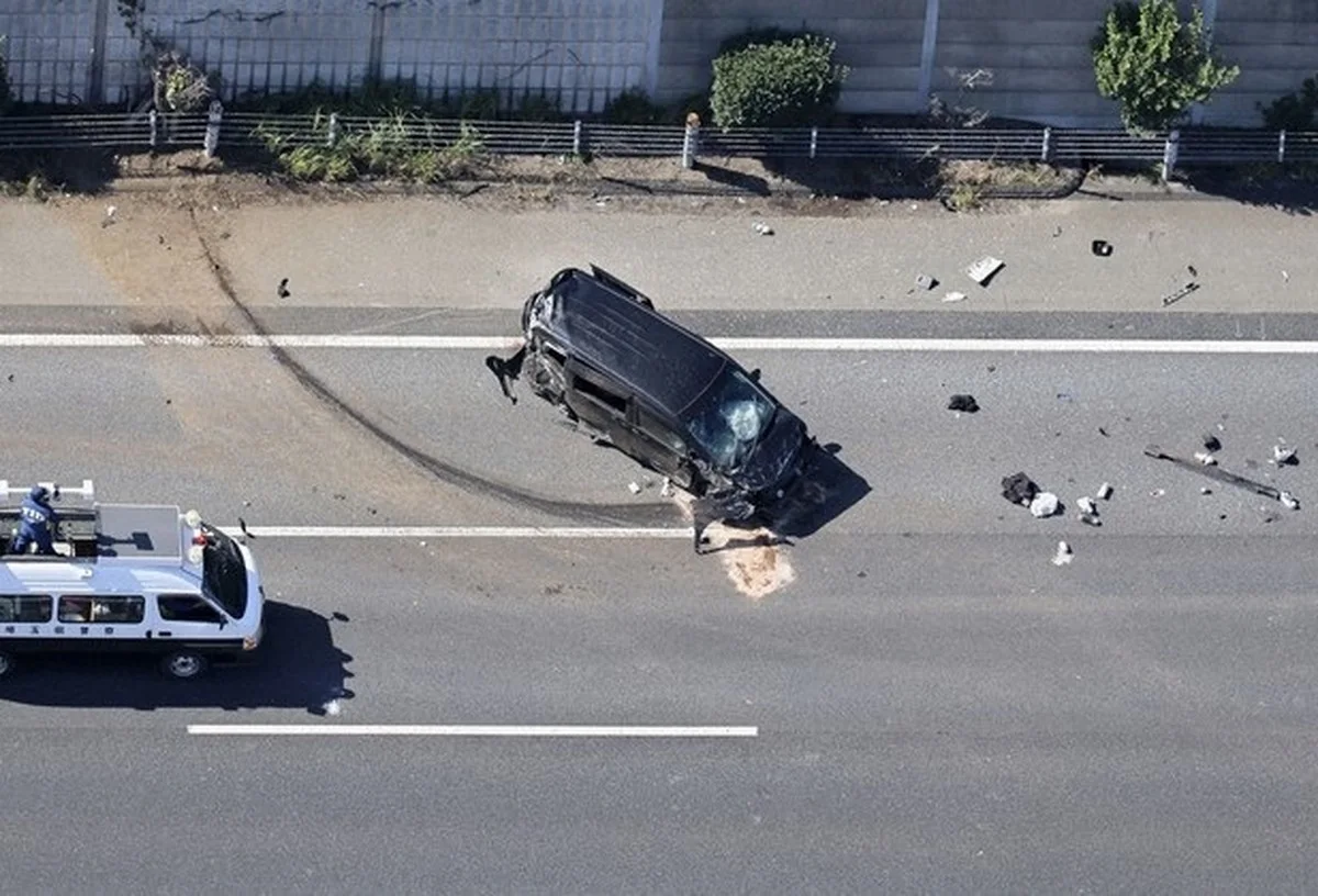 2 dead, multiple others injured after car, truck collide on expressway near Tokyo