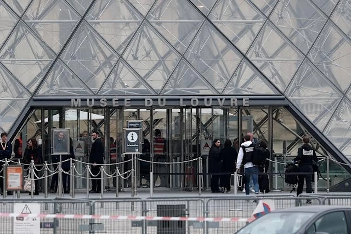 Woman charged in €1.5 million gold theft at Paris museum