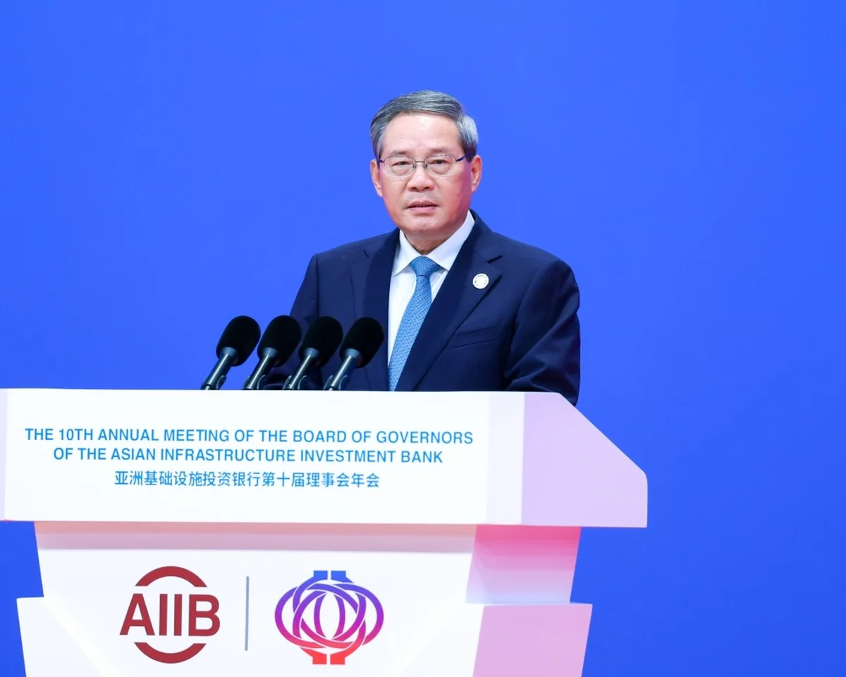 Chinese premier arrives in Singapore for official visit