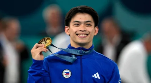 Golden Boy ulit! Carlos Yulo, nasungkit ang ginto sa men's vault sa world  championship!-Balita