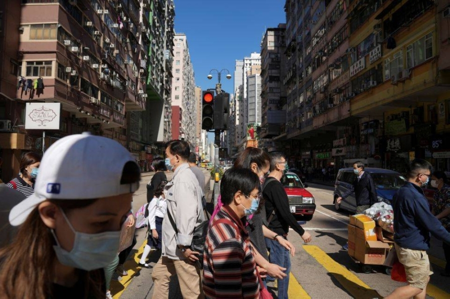 香港过去1天新增19例Omicron确诊案,其中17例为境外移入、2例为本土传播。-路透社- 香港过去1天新增19例Omicron确诊案,其中17例为境外移入、2例为本土传播。-路透社-
