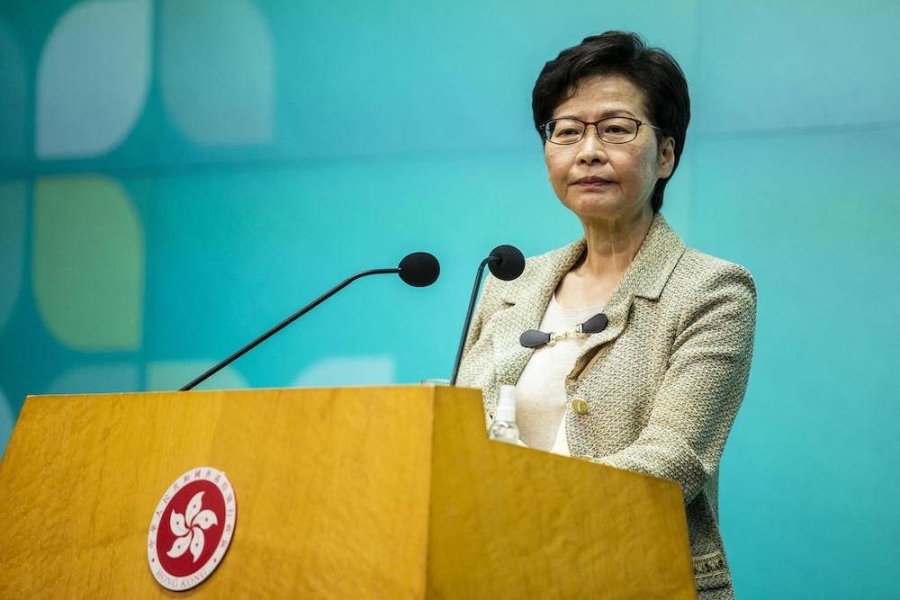 林郑月娥强调会见传媒时不戴口罩,并非不舒适等因个人原因,而是经过深思熟虑,是履行她作为行政长官的职责。-法新社- 林郑月娥强调会见传媒时不戴口罩,并非不舒适等因个人原因,而是经过深思熟虑,是履行她作为行政长官的职责。-法新社-
