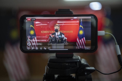 希山慕丁说,我国边境是否开放,取决于卫生部、移民局和旅游、艺术及文化部的讨论。-马新社- 希山慕丁说,我国边境是否开放,取决于卫生部、移民局和旅游、艺术及文化部的讨论。-马新社-