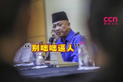 纳兹里奉劝巫统,别咄咄逼人,因为真正能解散国会的是国家元首,而不是当首相劝告,国家元首就一定要答应。-Hari Anggara摄- 纳兹里奉劝巫统,别咄咄逼人,因为真正能解散国会的是国家元首,而不是当首相劝告,国家元首就一定要答应。-Hari Anggara摄-